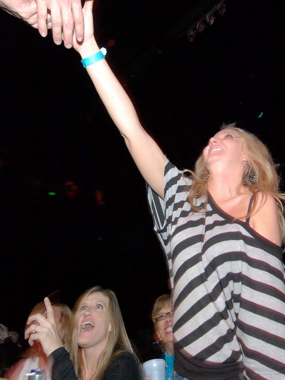 News_Le Freak_House of Blues_Dec. 30_Lori Hoskins_mouth open_Kim Hoskins_glasses_left_Chastity Hendrick