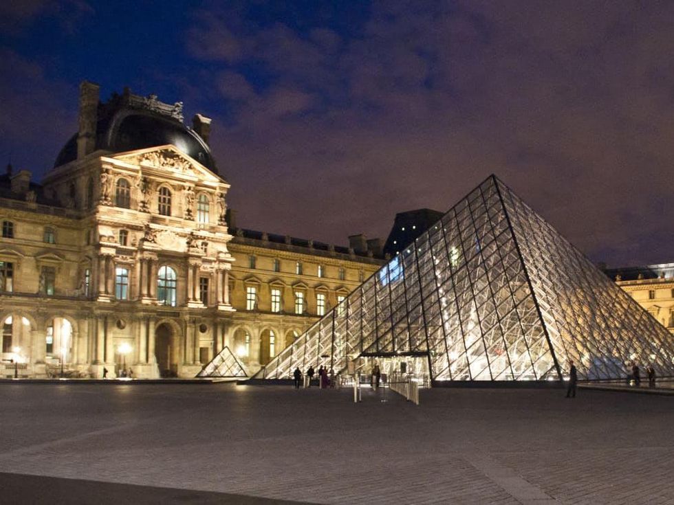 News_Louvre_Pyramid_June 2011