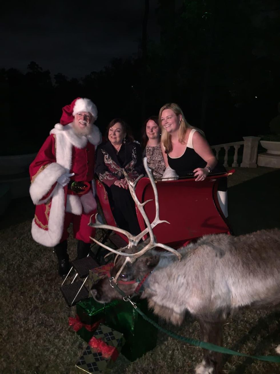 News, MD Anderson Santa's Elves, Dec. 2015, Rose Cullen and her granddaughters