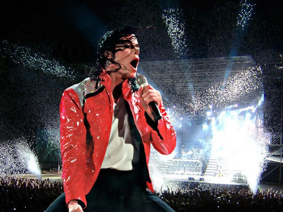 News_Michael Jackson_red jacket_concert