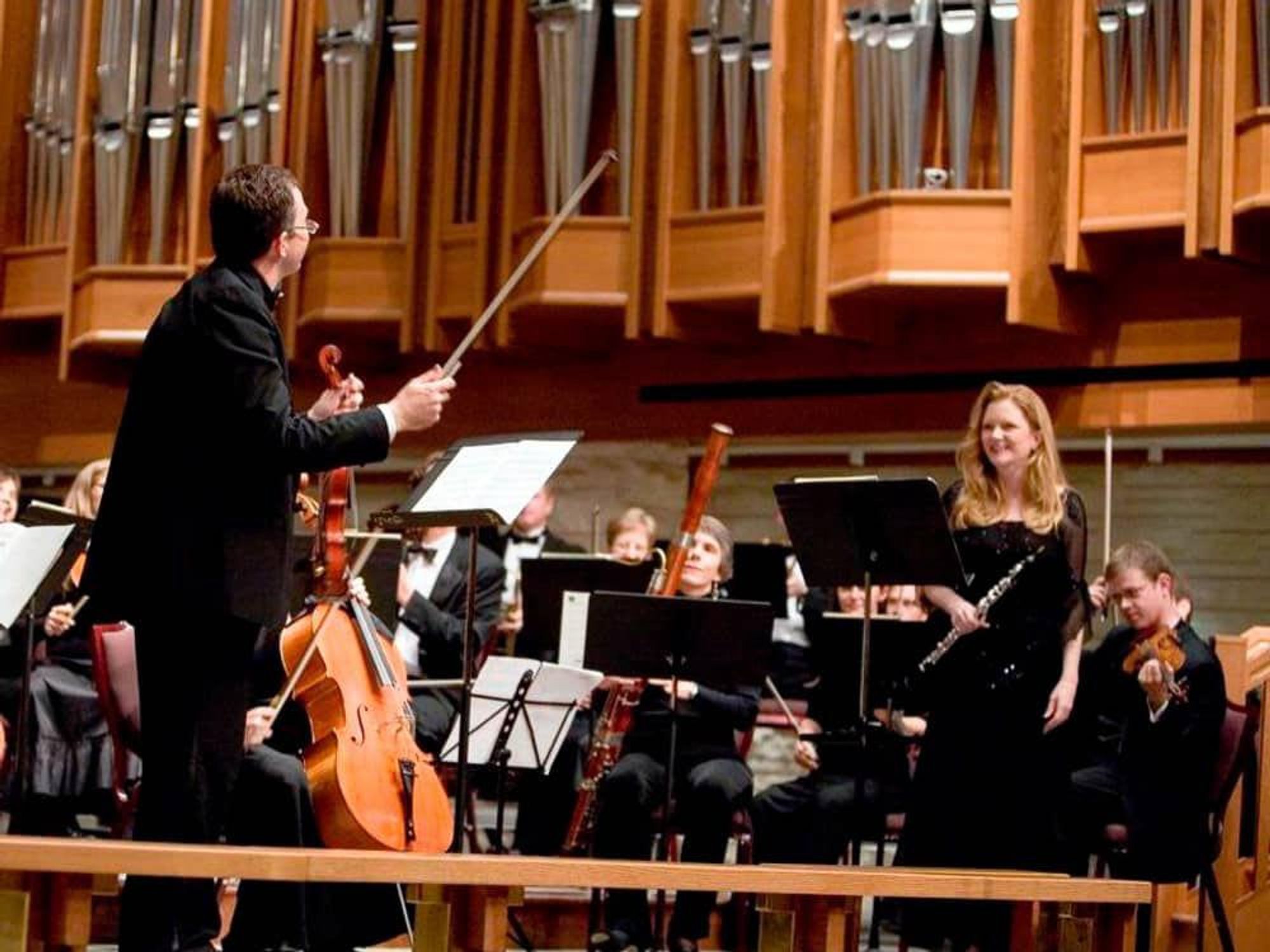 News-Music-River Oaks Chamber Orchestra and Alecia Lawyer