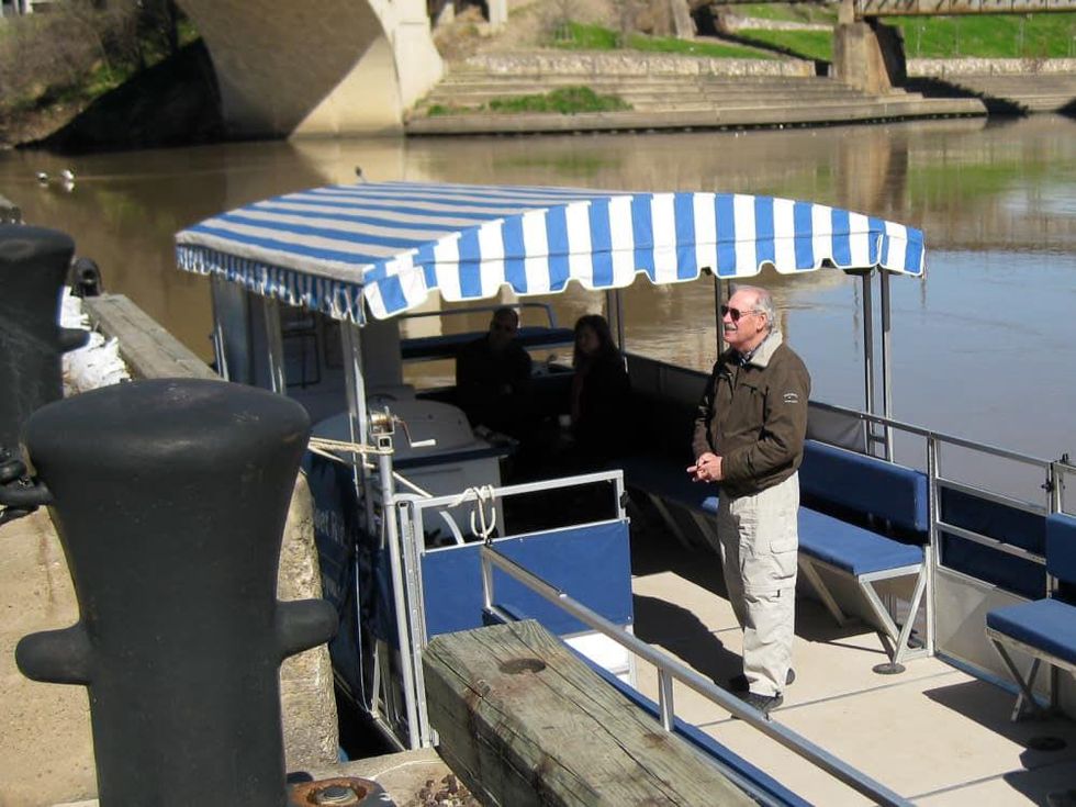 News_Peter Barnes_pontoon boat tours_Louis Aulbach