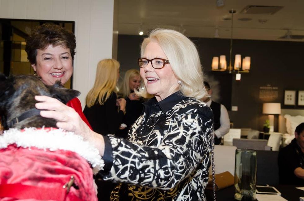 News, PetSet Gifting, Dec. 2015 Marge Lundquist