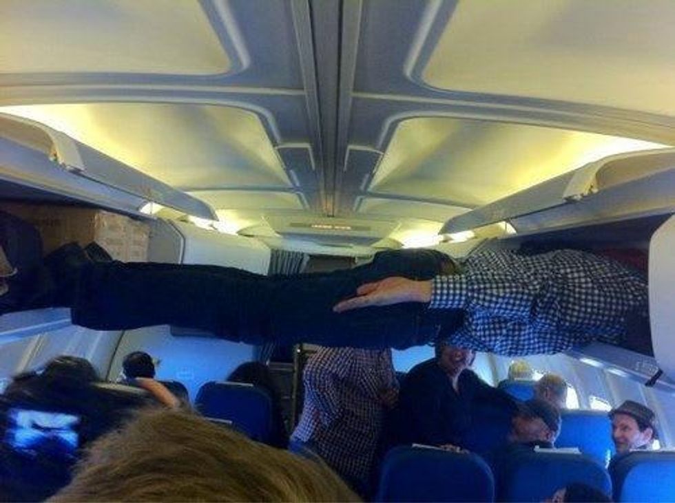 News_planking_airplane