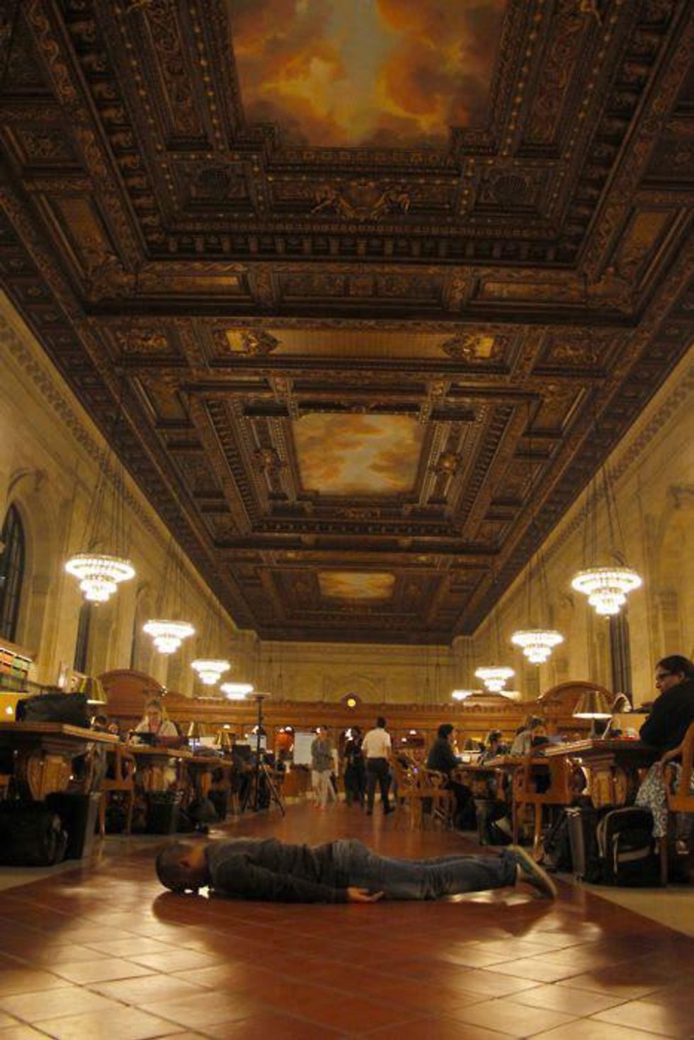 News_planking_NYC Library plank