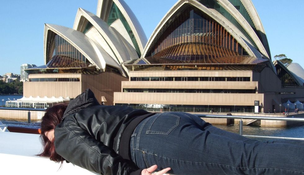News_planking_Sydney Opera plank