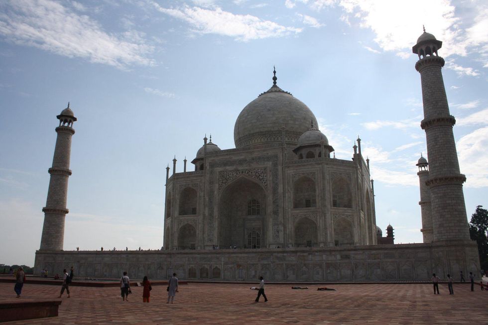 News_planking_Taj Mahal