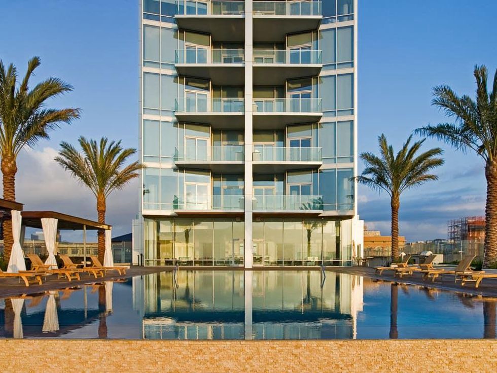 News_Ralph Bivins_condos_2727 Kirby_pool_Jud Haggard