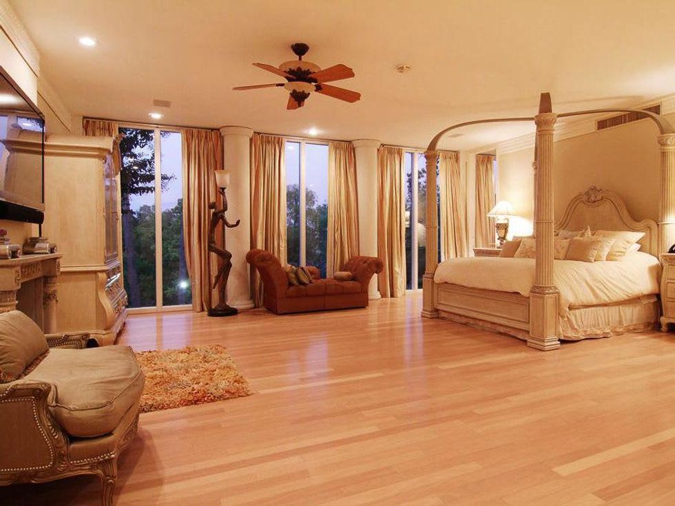 News_Real Estate_20 Farnham Park Drive_Tina Knowles