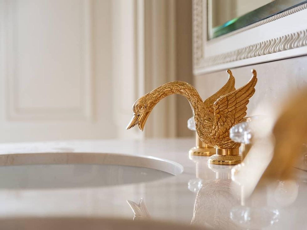 News, Ritz Hotel Paris, Swan fixtures, Jan. 2016