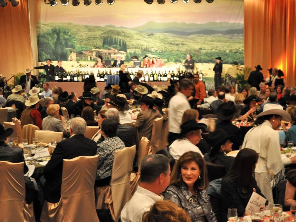 News_Rodeo Wine Auction_March 2010_crowd