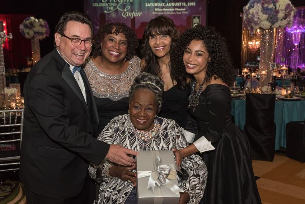 News, Shelby, Ensemble Theatre gala, Aug. 2015, Dan Domeracki, Eileen Morris, Janette Cosley, Katlynn Simone, seated Irma P. Hall