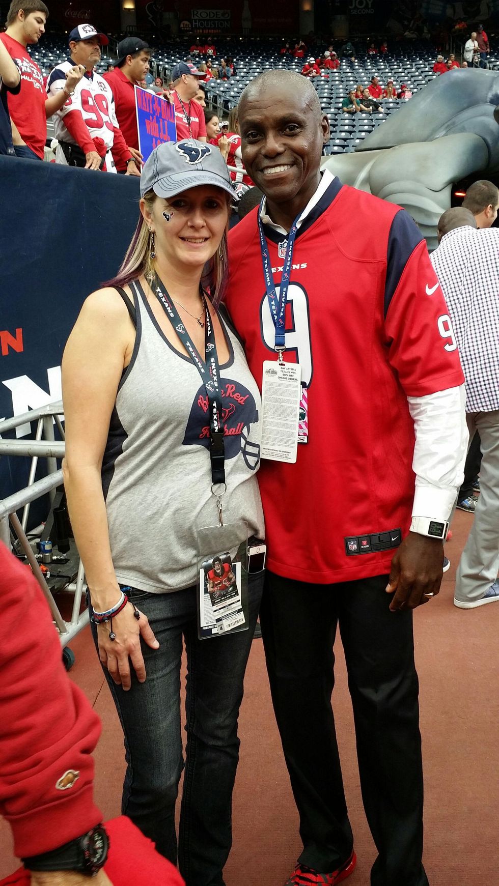 News, Shelby, Texans sidelines party, Nov. 2014, Amy McKenzie, Carl Lewis