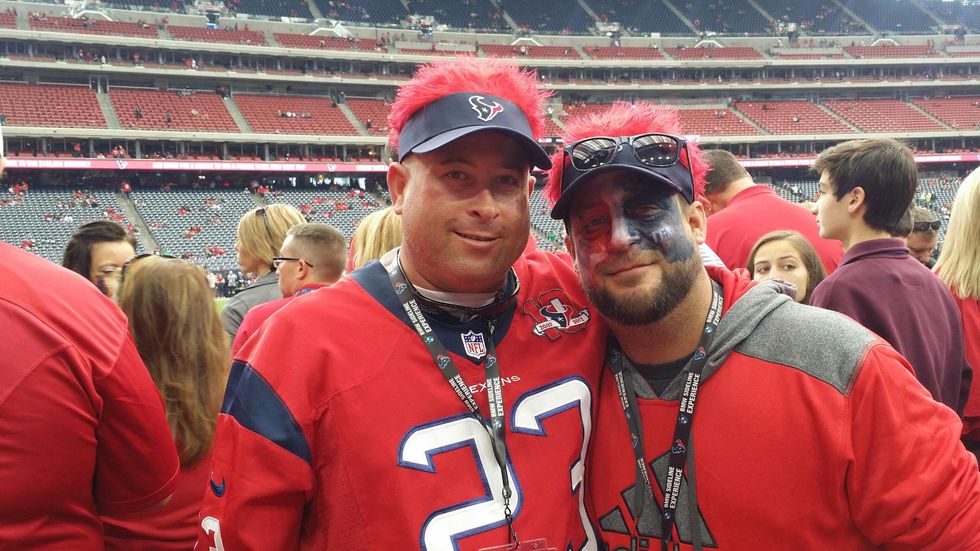 News, Shelby, Texans sidelines party, Nov. 2014