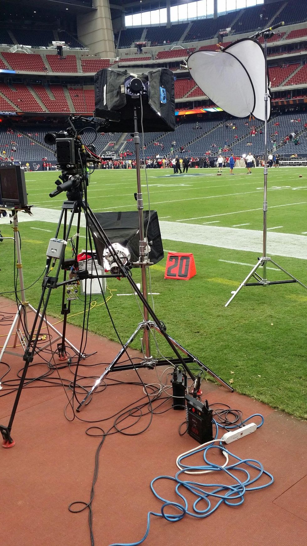 News, Shelby, Texans sidelines party, Nov. 2014