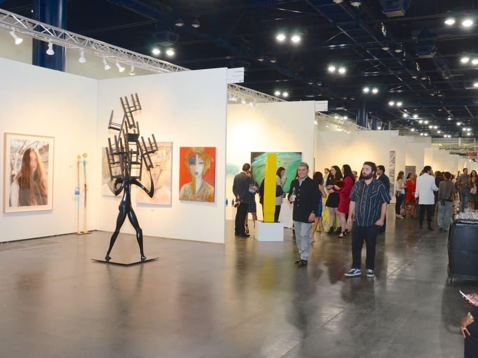 News, Shelby, Texas Contemporary, Oct. 2015, scene