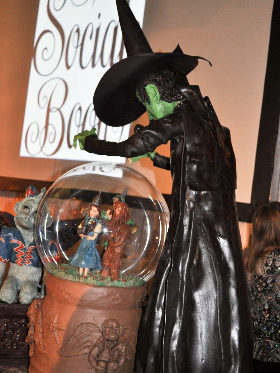 News_Social Book Party_Jan. 2010_witch cake