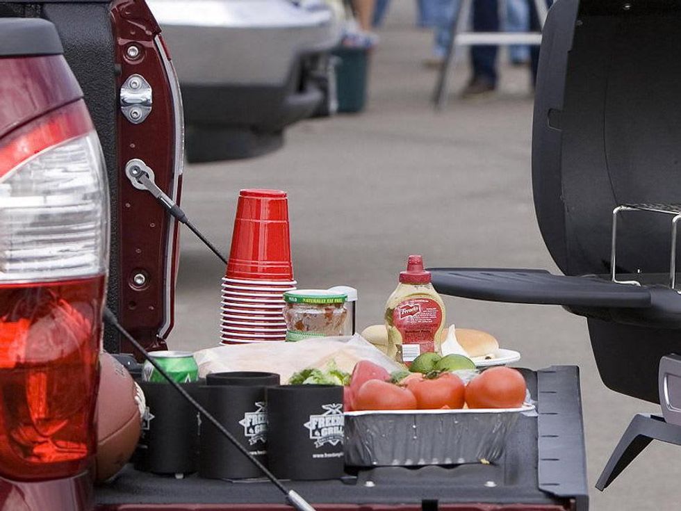 News_Tailgate_tailgating_barbecue grill
