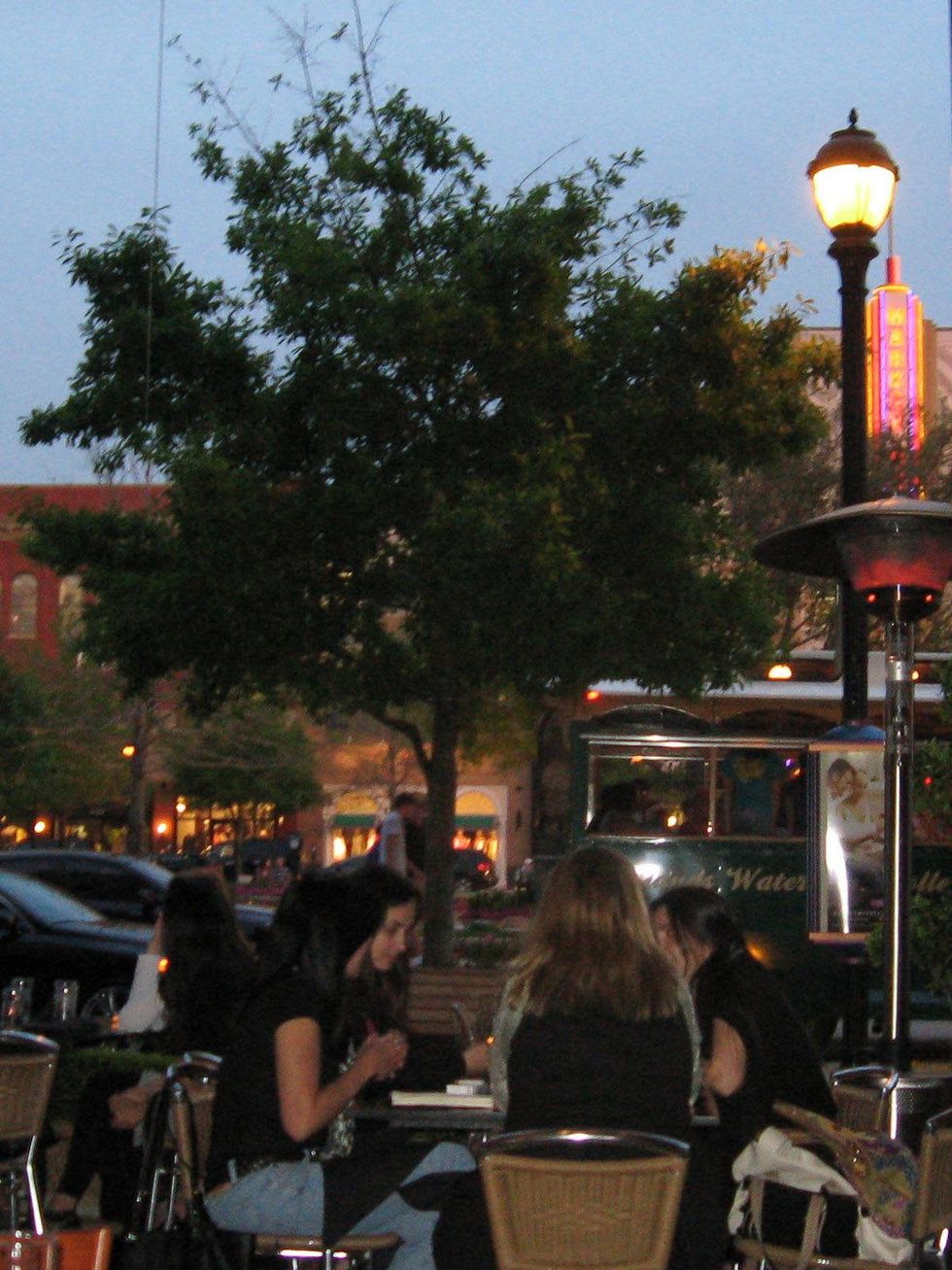 News_The Woodlands_Market Street_night life