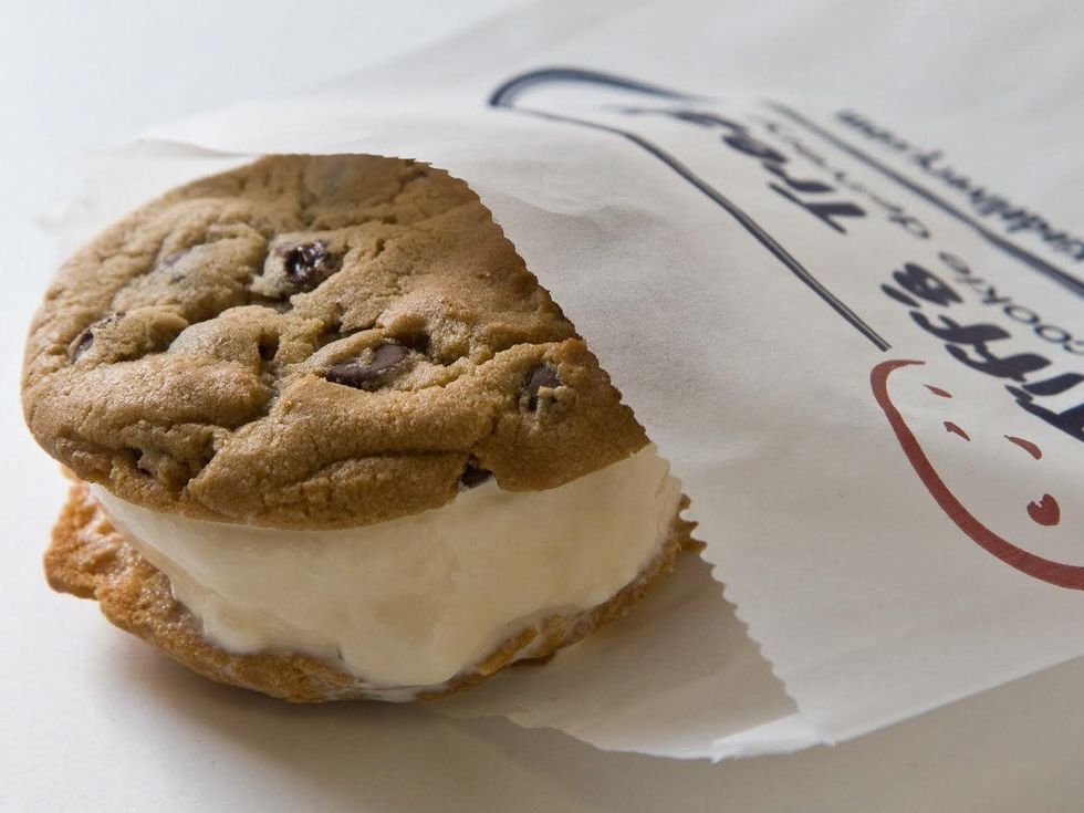 News_Tiff's Treats_Tiffwich_cookie