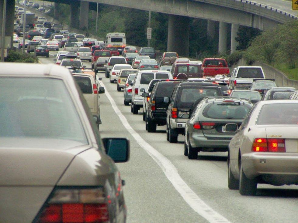 News_traffic jam_cars