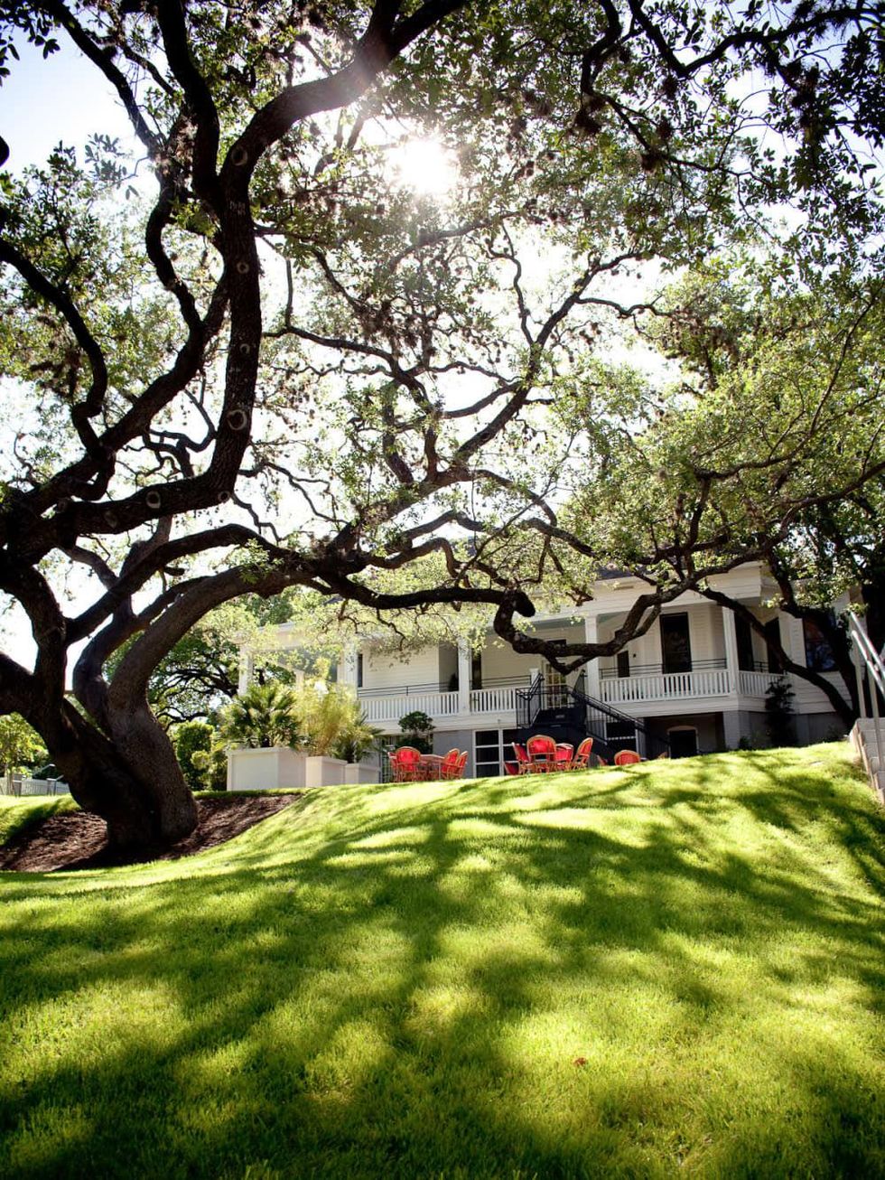 News_Travel_Lonnie Schiller_Hotel Saint Cecilia_exterior_day