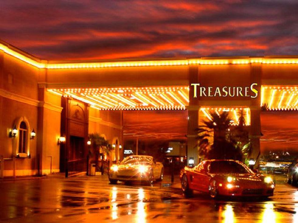 News_Treasures_strip club_Houston