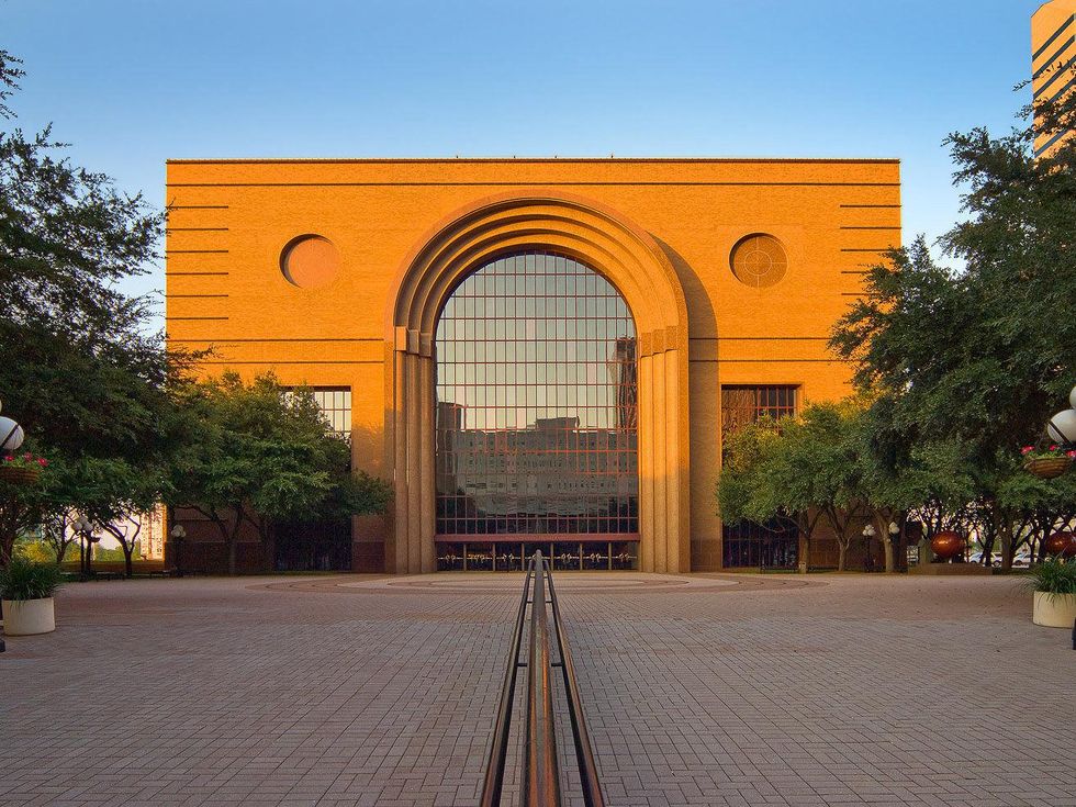 News_Urban_Land_Institute_Houston_awards_January_2012_Wortham_Exterior