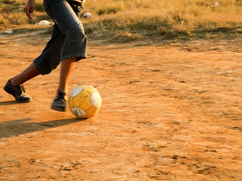 News_Vuvuzela_soccer ball_feet
