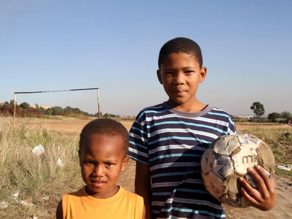 News_Vuvuzela_two boys