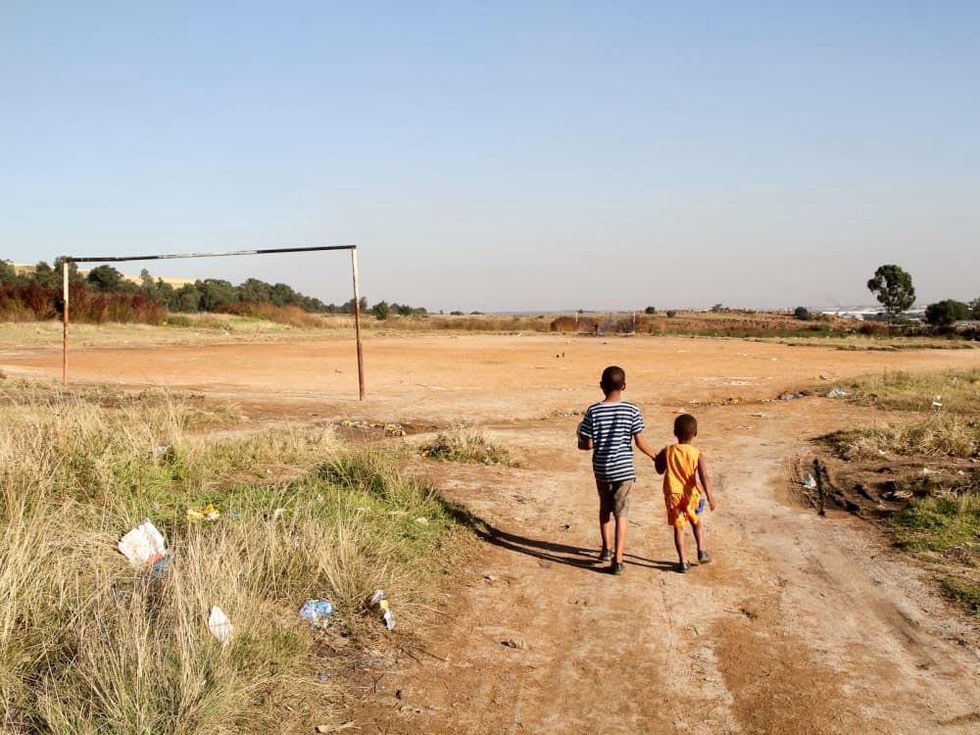 News_Vuvuzela_two boys