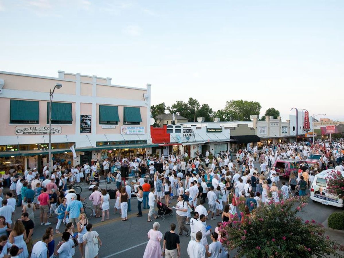 White Linen Night brings out the crowds at the popular 19th Street