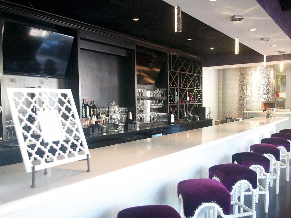 Nosh Bistro interior bar September 2013