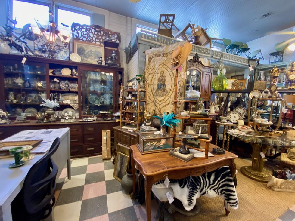 Nothing Ordinary Antiques & Oddities Bellville