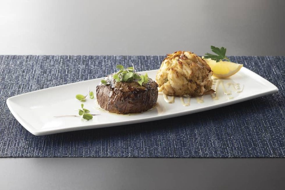 Oceanaire Seafood Room steak and crab cake