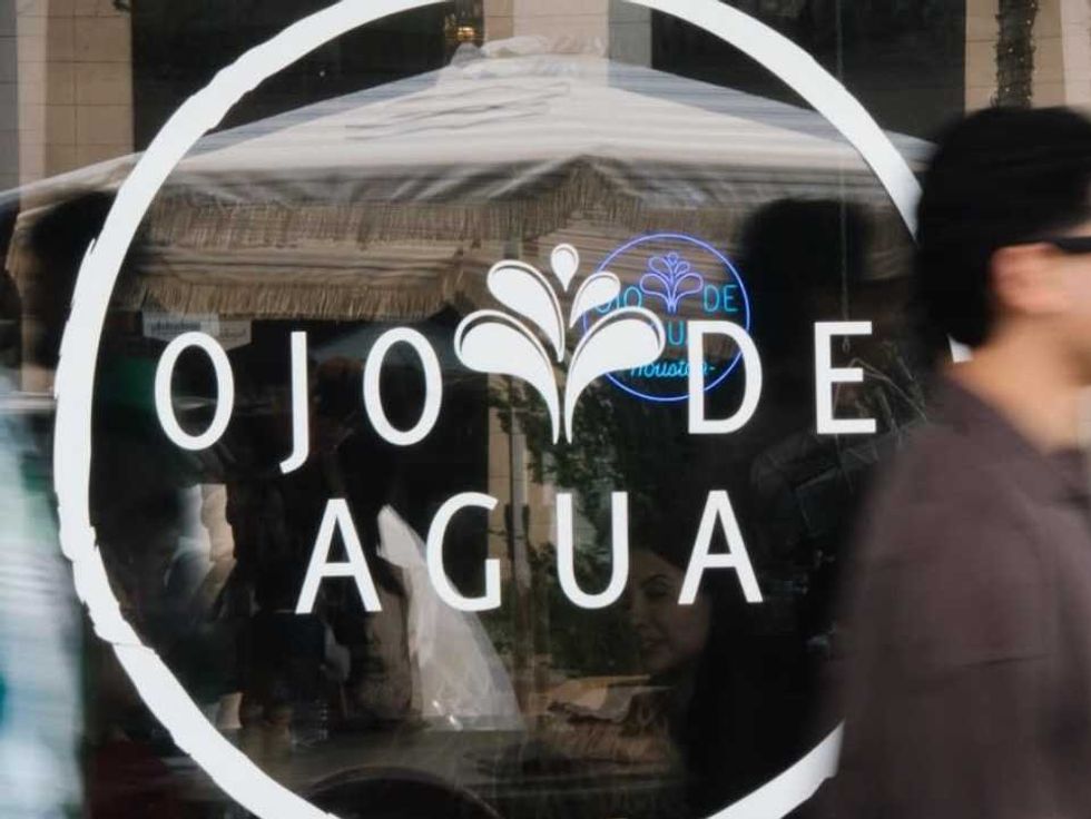 Ojo de Agua Woodlands sign