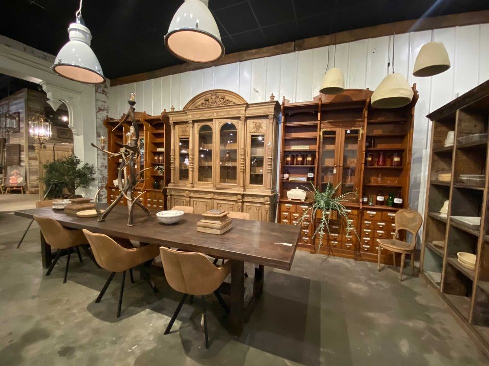 Old World Antieks furniture store La Grange