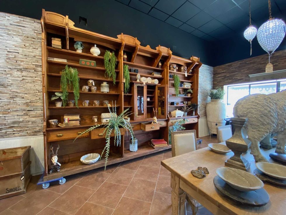 Old World Antieks furniture store La Grange