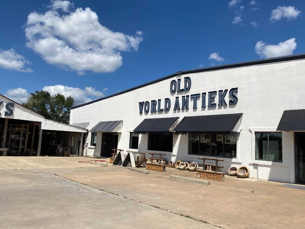 Old World Antieks furniture store La Grange