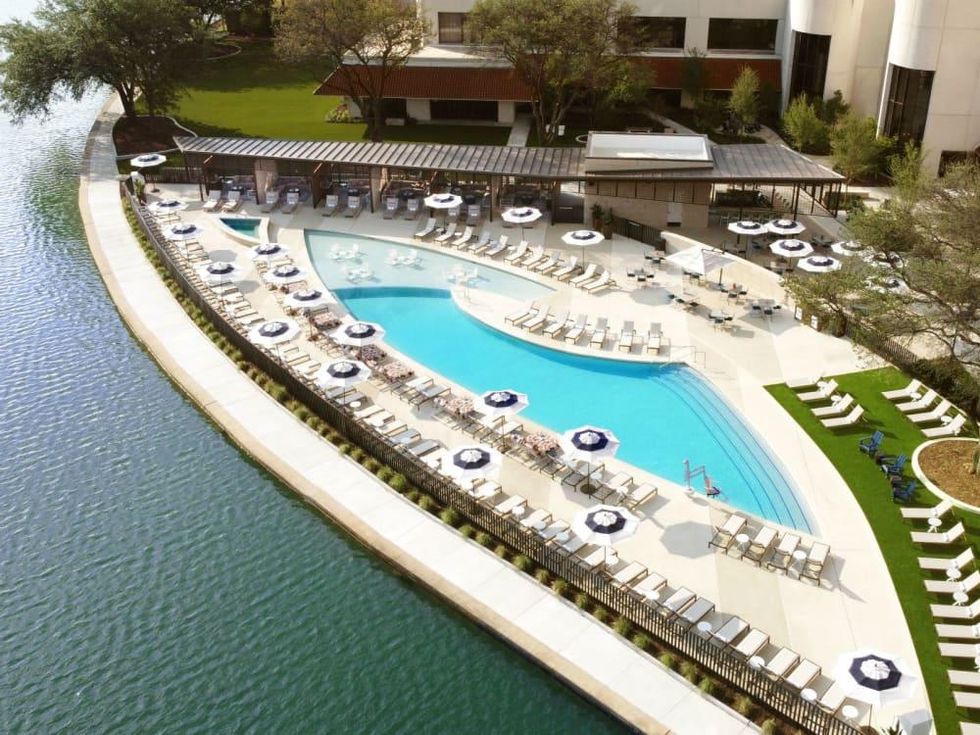 Omni Hotel at Las Colinas pool