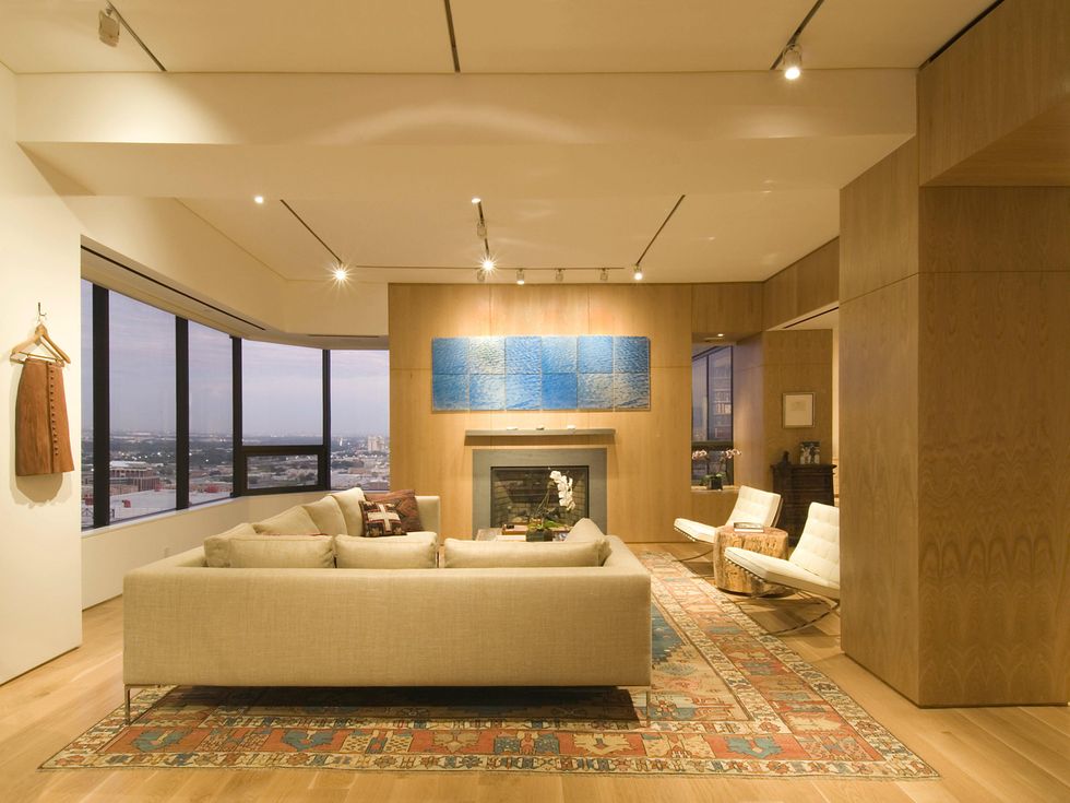 On the Market 1111 Caroline No. 3007 June 2014