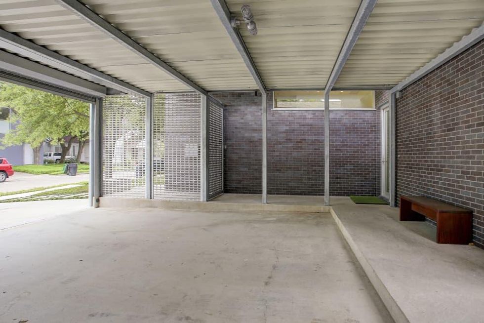 ON the Market, 1114 Willard, 4/16, bedroom