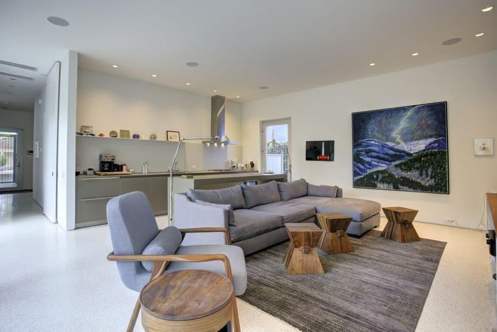 ON the market, 1114 Willard, 4/16, study