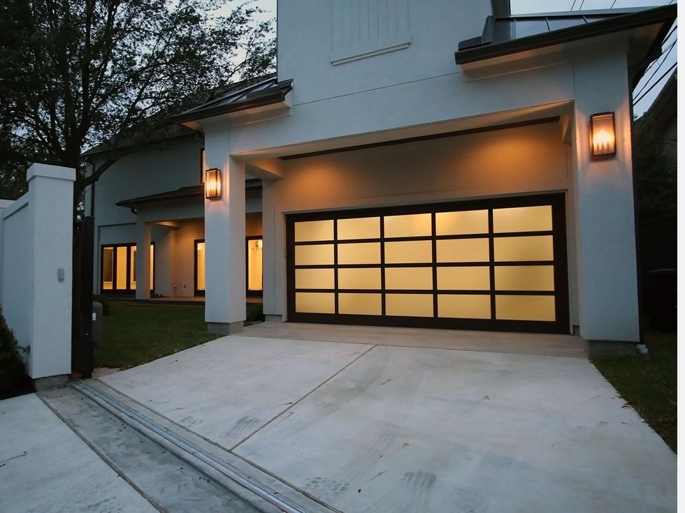 On the Market 1302 Milford December 2014 garage