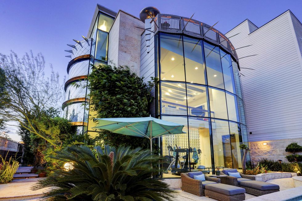 On the Market 1322 Dart July 2014 exterior 2