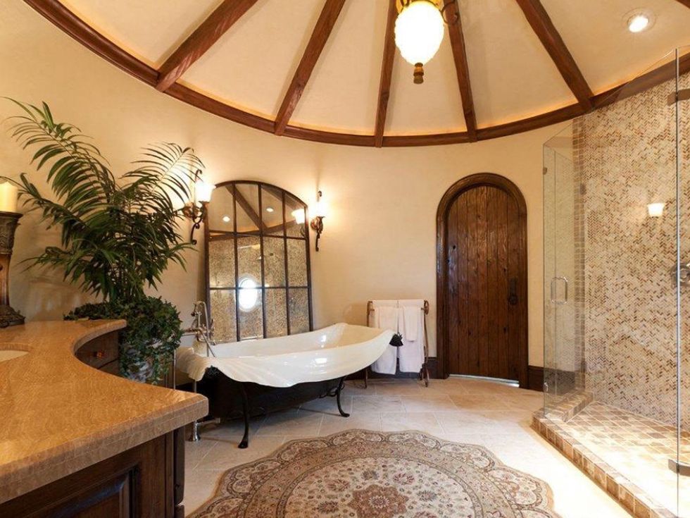 On the Market 15 Grand Regency Circle Enron mansion The Woodlands January 2015 bath