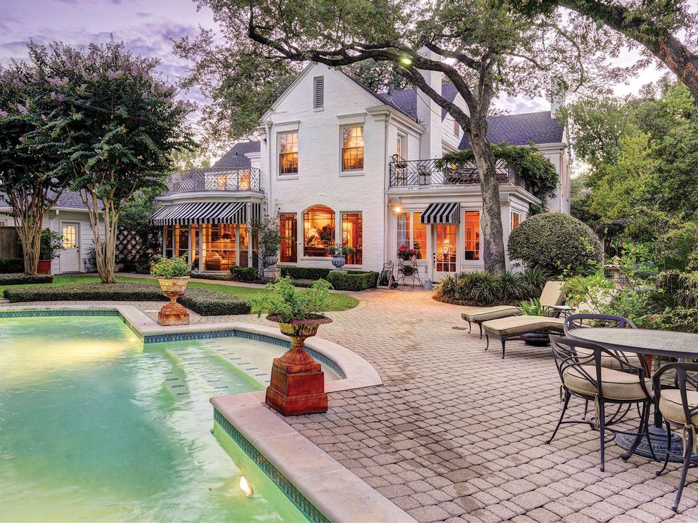 On The Market 1547 Kirby November 2014 bedroom swimming pool