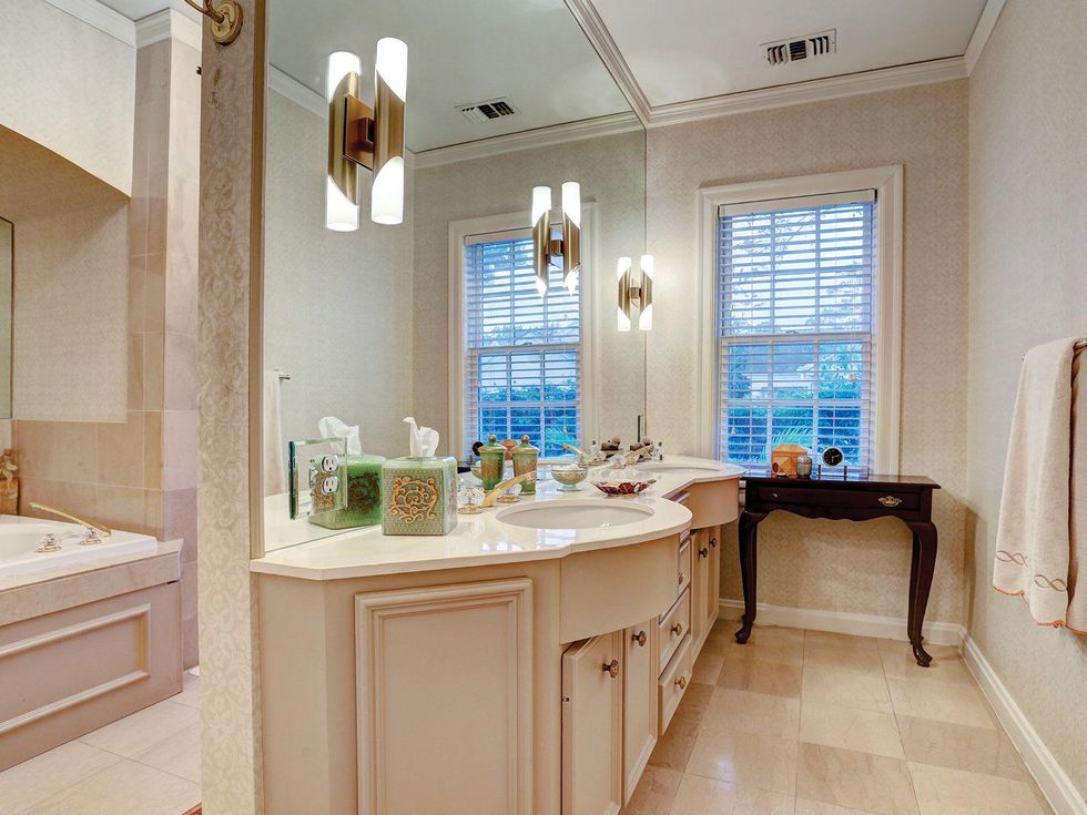 On The Market 1547 Kirby November 2014 master bath 1