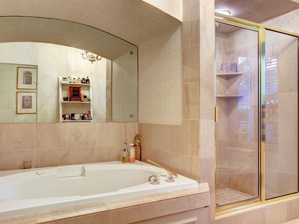 On The Market 1547 Kirby November 2014 master bath 2