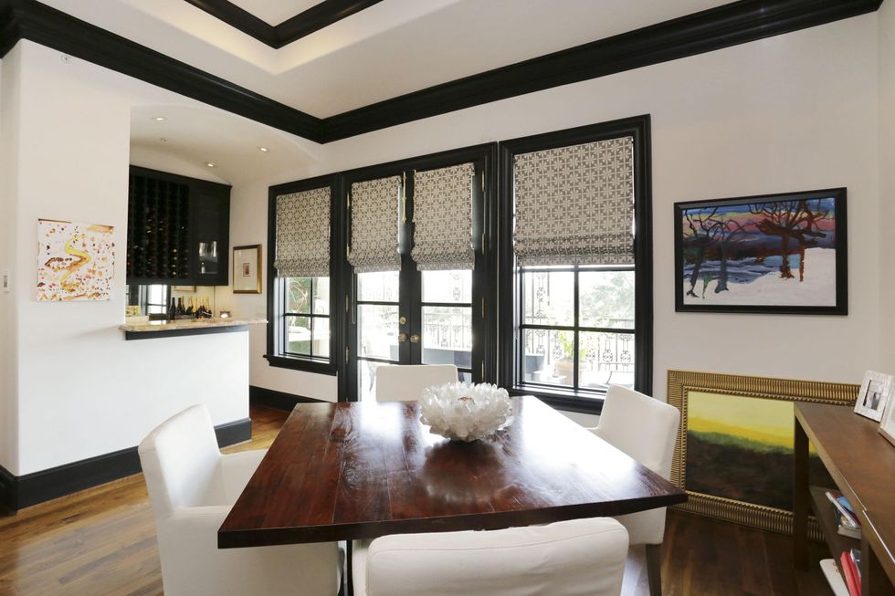 On the Market 1729 Sunset Blvd. October 2014 bar sitting area